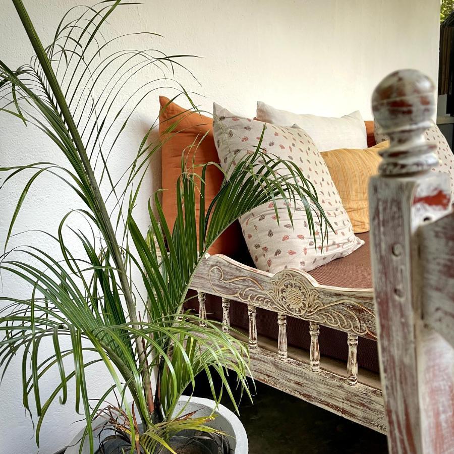The Yard Hiriketiya Hotel Диквела Екстериор снимка