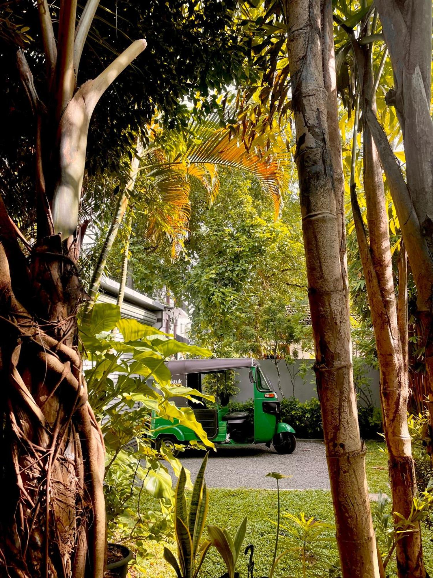 The Yard Hiriketiya Hotel Диквела Екстериор снимка