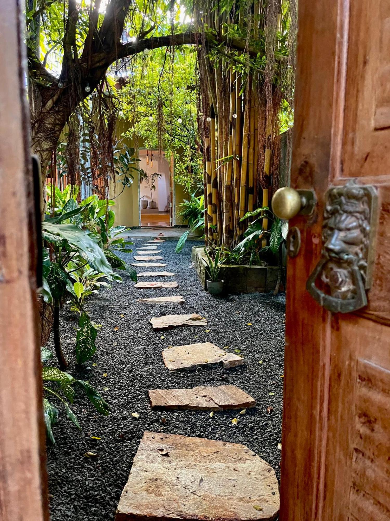 The Yard Hiriketiya Hotel Диквела Екстериор снимка